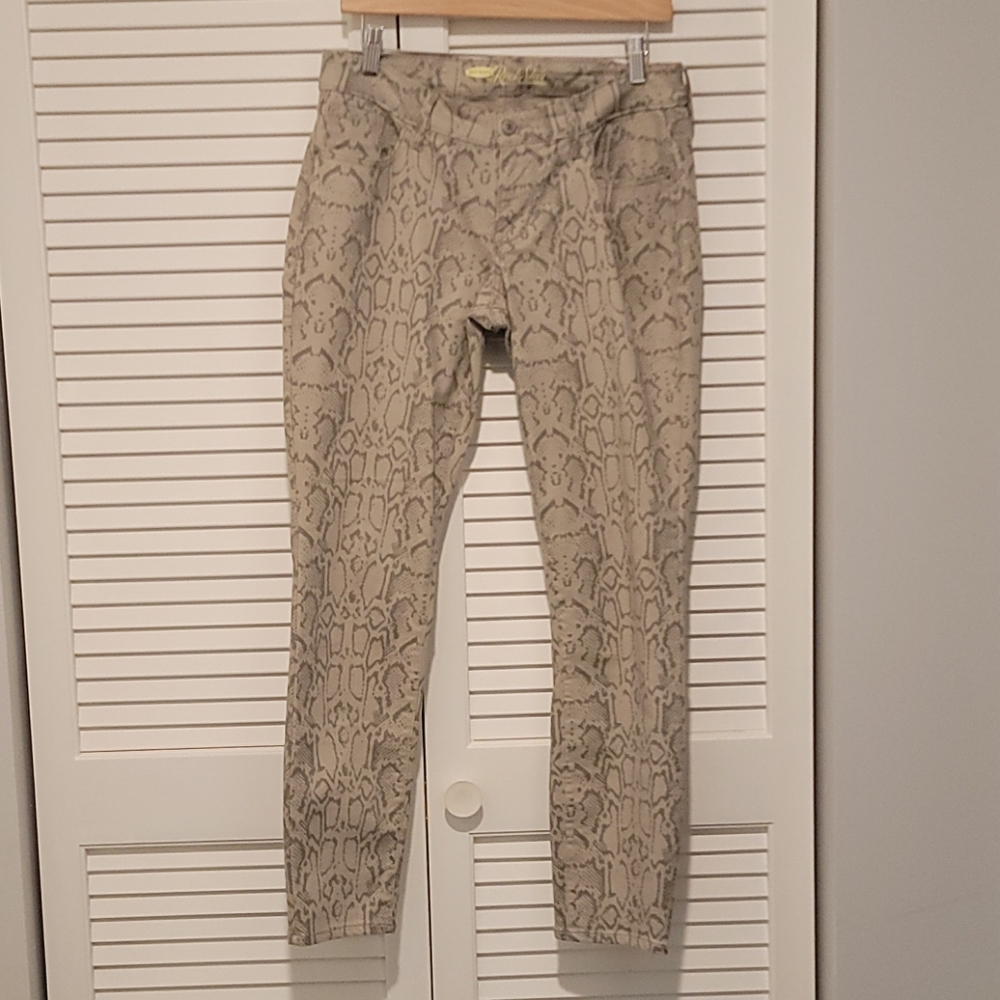 Snakeskin Capri jeggings (ON Rockstar Fit)